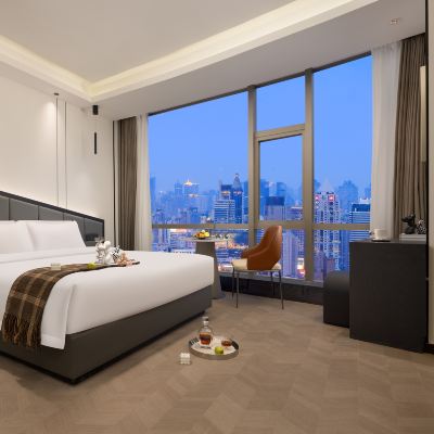 山嵐丨夜景大床房『眺望城市景觀+坐臥沙發+瑋蘭床墊』 K·W高空觀景飯店（重慶解放碑步行街洪崖洞店）優惠