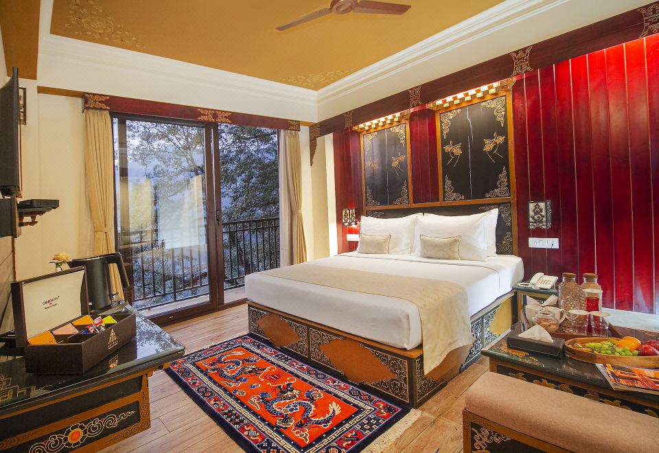 帶陽台和山谷景觀的塔拉房