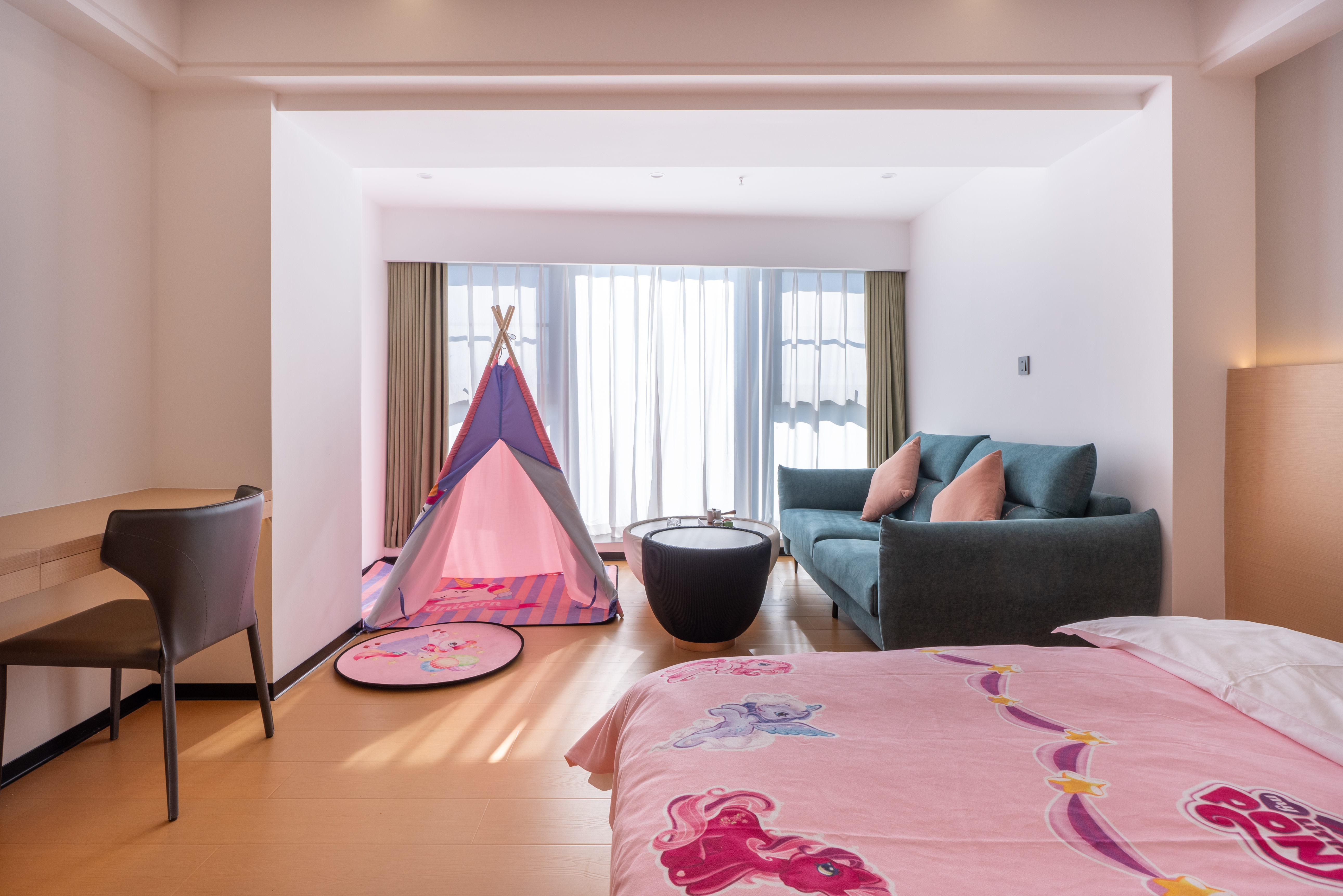 家庭亲子房（梦幻童趣主题大空间+定制静眠床品+小冰箱+智能马桶）