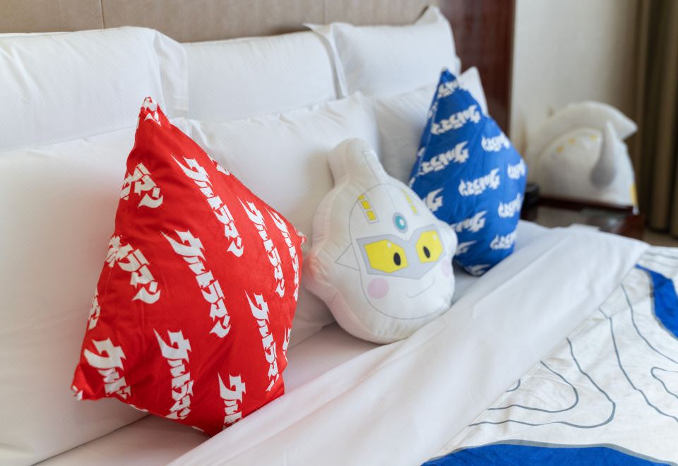 奥特曼亲子湖景大床客房