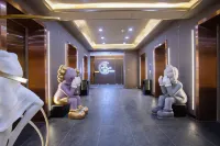 Guanlan Art Themed High-rise Homestay (Central Avenue Chinese Baroque Metro Station Branch) Hotel di 