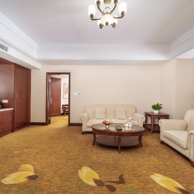 『尊貴商務』套房【1房1廳+豪華辦公會客廳+投屏幕布】 東莞滙麗華酒店優惠