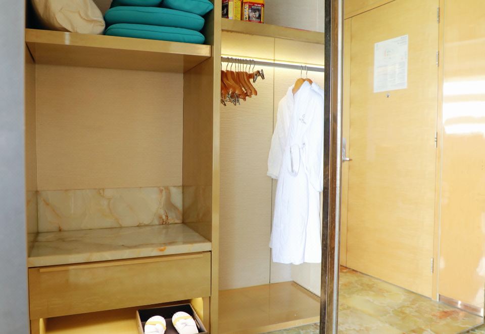 暖汤温泉·低楼层·湖景大床房