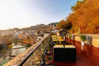 Tianqingshe Riverview Homestay (Phoenix Ancient City Lijiang Branch) Hotels in 