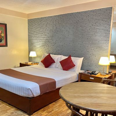 Deluxe Queen The VIP Hotel Promo Code