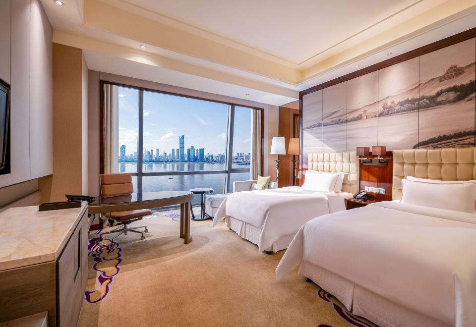 行政江景雙床房「長江之畔，180°盡覽兩江四岸流光溢彩」