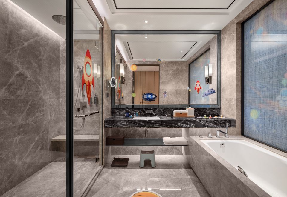Sheraton Baohua HotelCandy STAR Galactic Theme Family Room (Space Capsule With Floor-to-Ceiling City View)