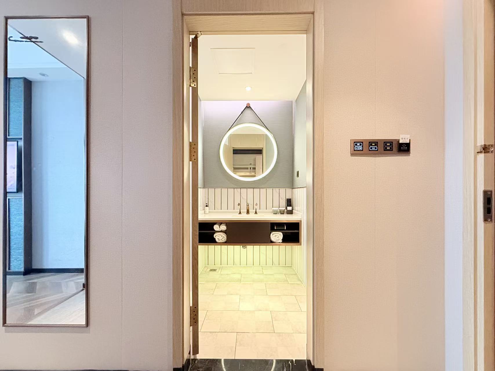 风雅商务山景房（智能马桶-冰箱-裸棉寝具-城市景观）