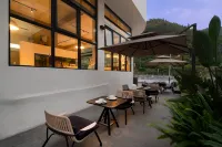 Qingqiu Intangible Cultural Heritage Art Gallery & Collection Hotel