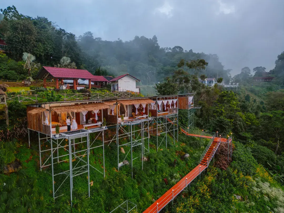 Long Huk Kao  Phu Chi Fa - Thoeng District
