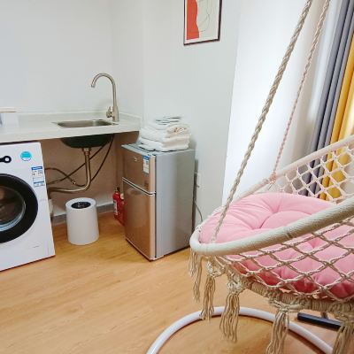悅·小loft情侶大床房[冰箱+洗衣機] 悅·city青年公寓（廣州上下九步行街一德路地鐵店）優惠