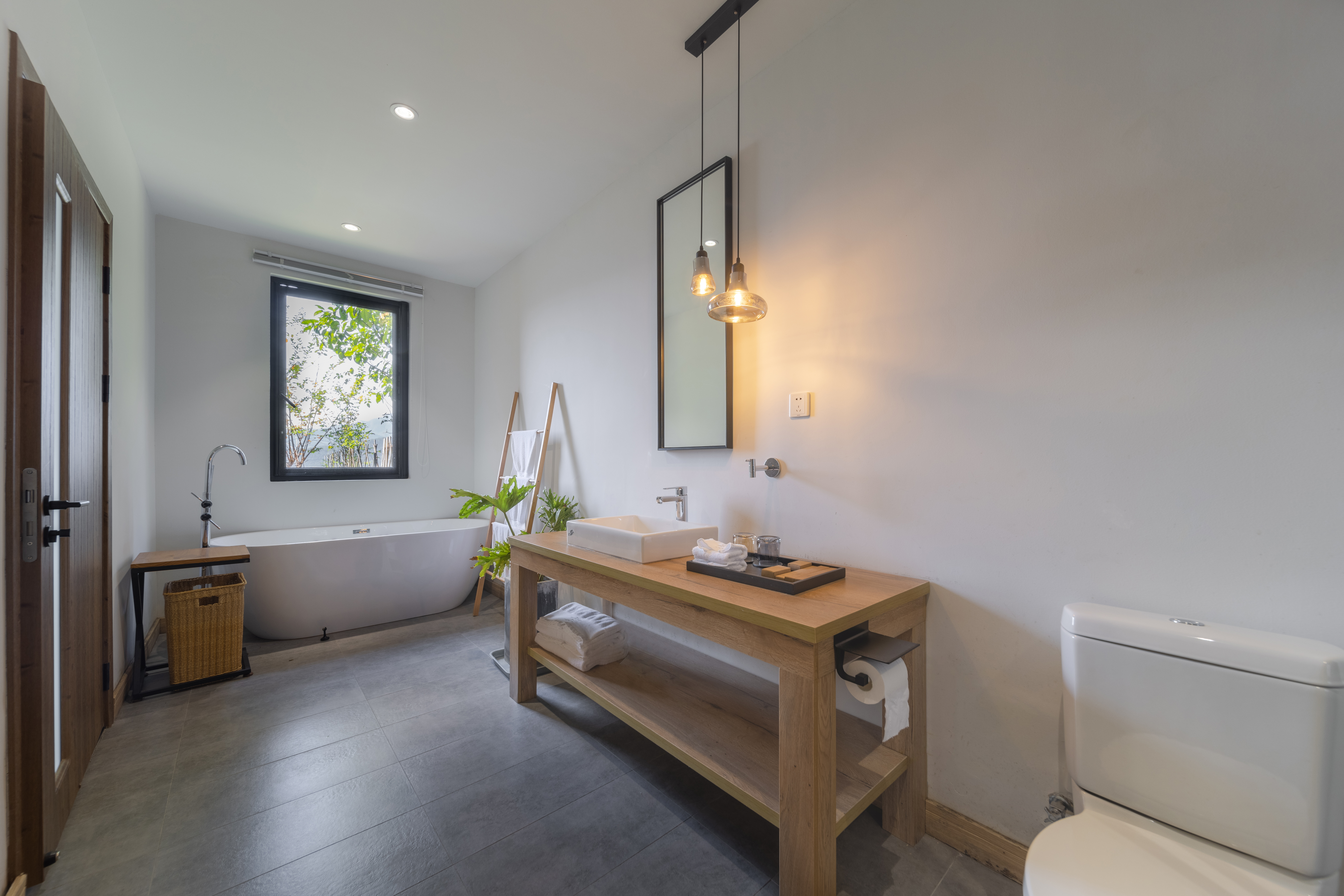 望山湖景大床房