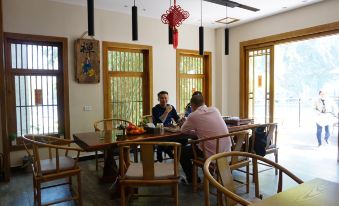 Yangshuo Bilin Holiday Inn (20 yuan RMB Scenic Area Branch)