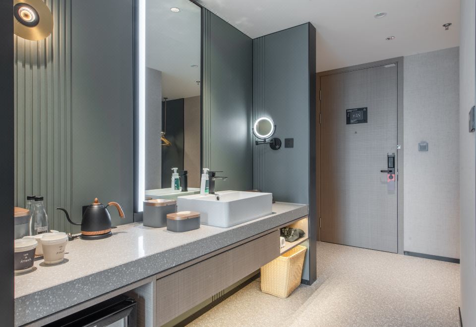 Shenzhen Nanshan Science Park high-tech Central ATOURS HotelSuperior Queen Room