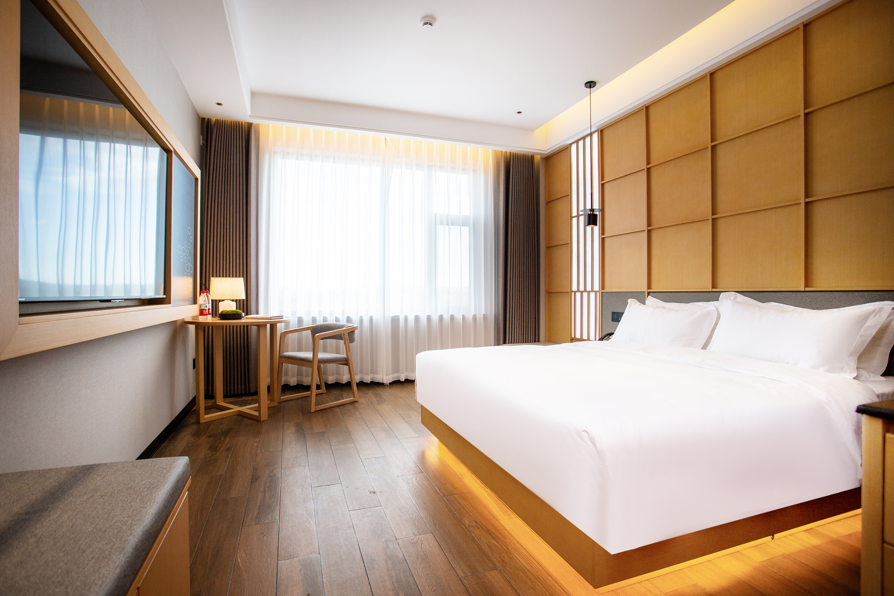 Business Queen Room