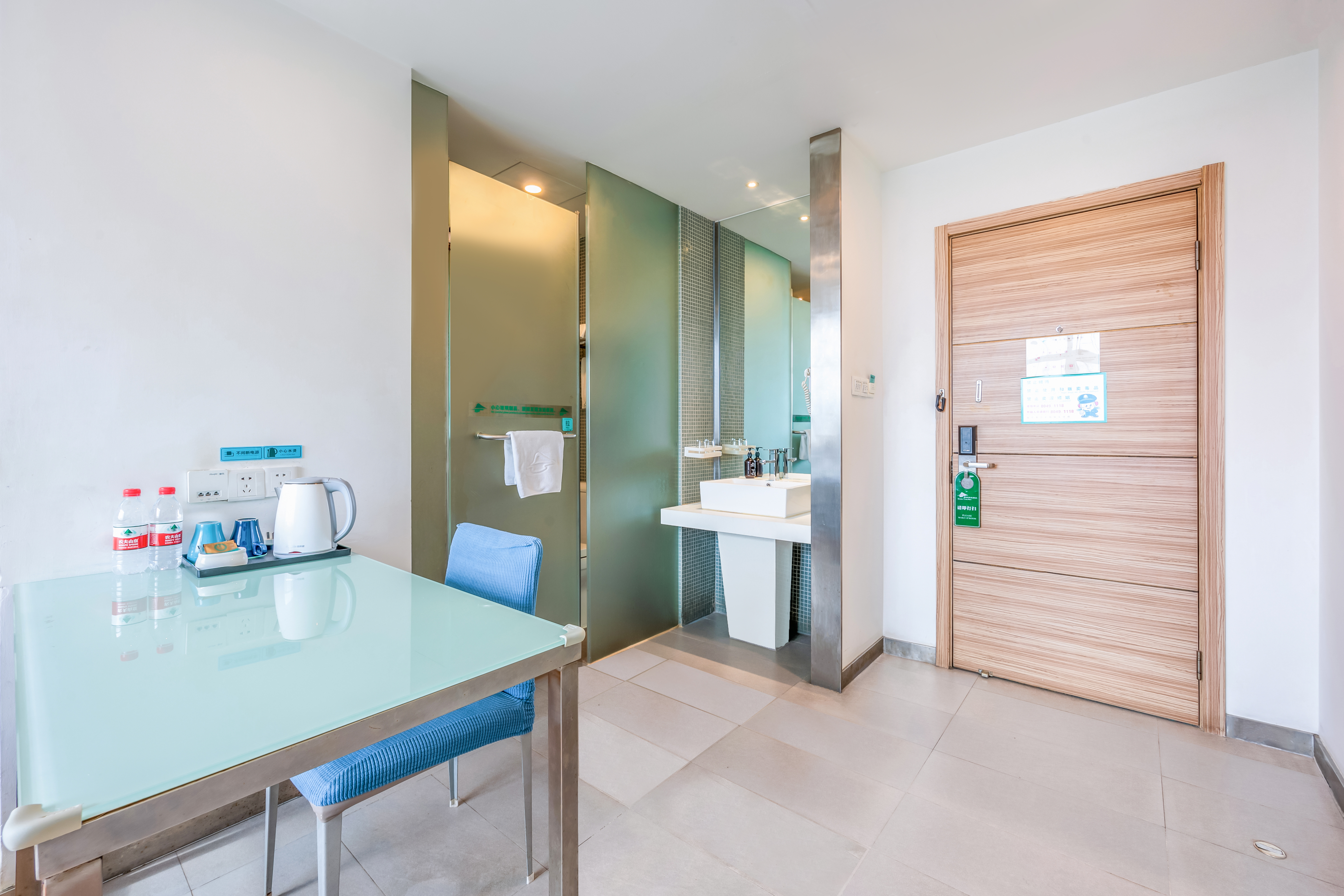 商务阳光大床房（独立空调+席梦思床垫+羽绒枕+羽绒被）