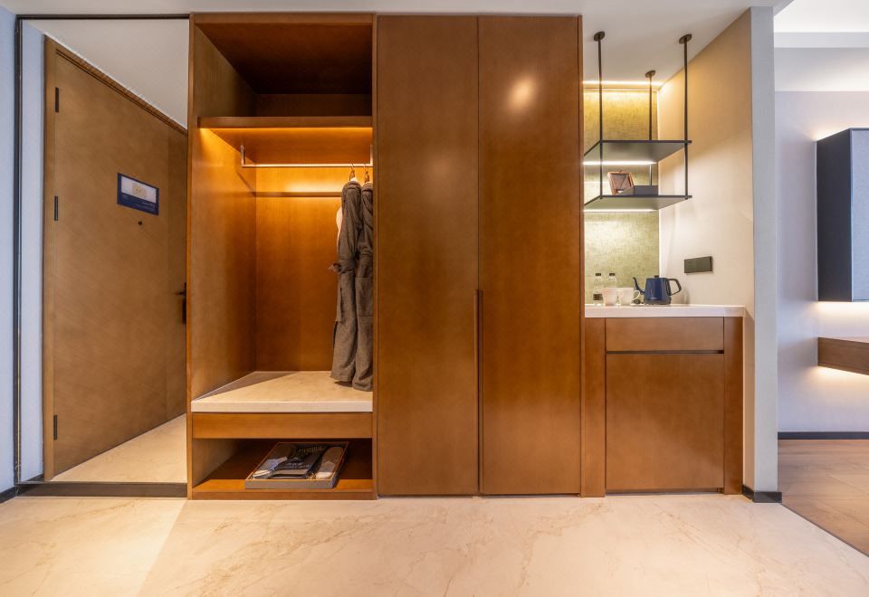 UrCove by Hyatt Beijing Tiantan Hospital Advanced Business ParkExecutive Queen Room