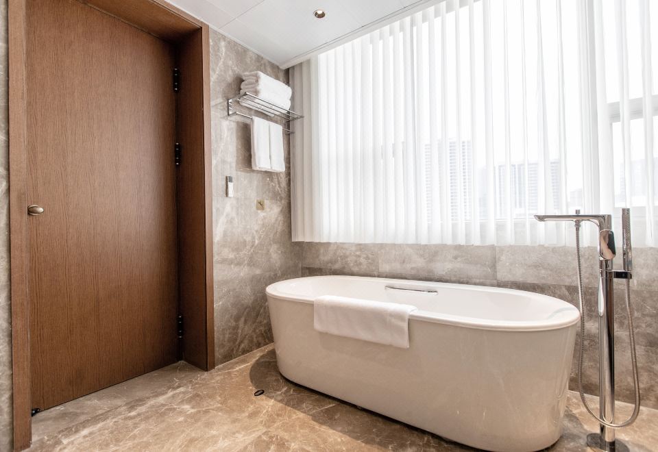 Jinling Yuntai HotelDeluxe Queen Room