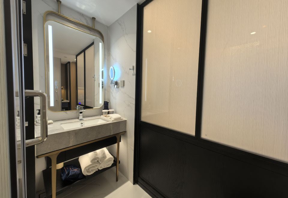 探索大床房（泡茶茶具-智能控制-乳胶枕）