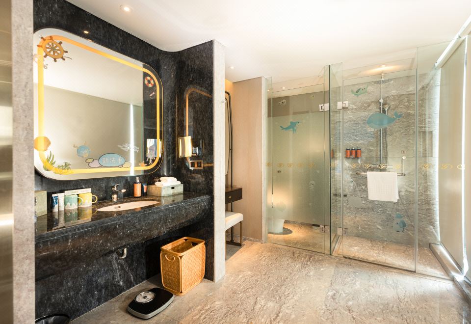 海洋遨游主題海景家庭房（俏皮魚嘴 |港珠澳大橋景觀）