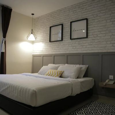 Deluxe King Room Mars Hotel Promo Code
