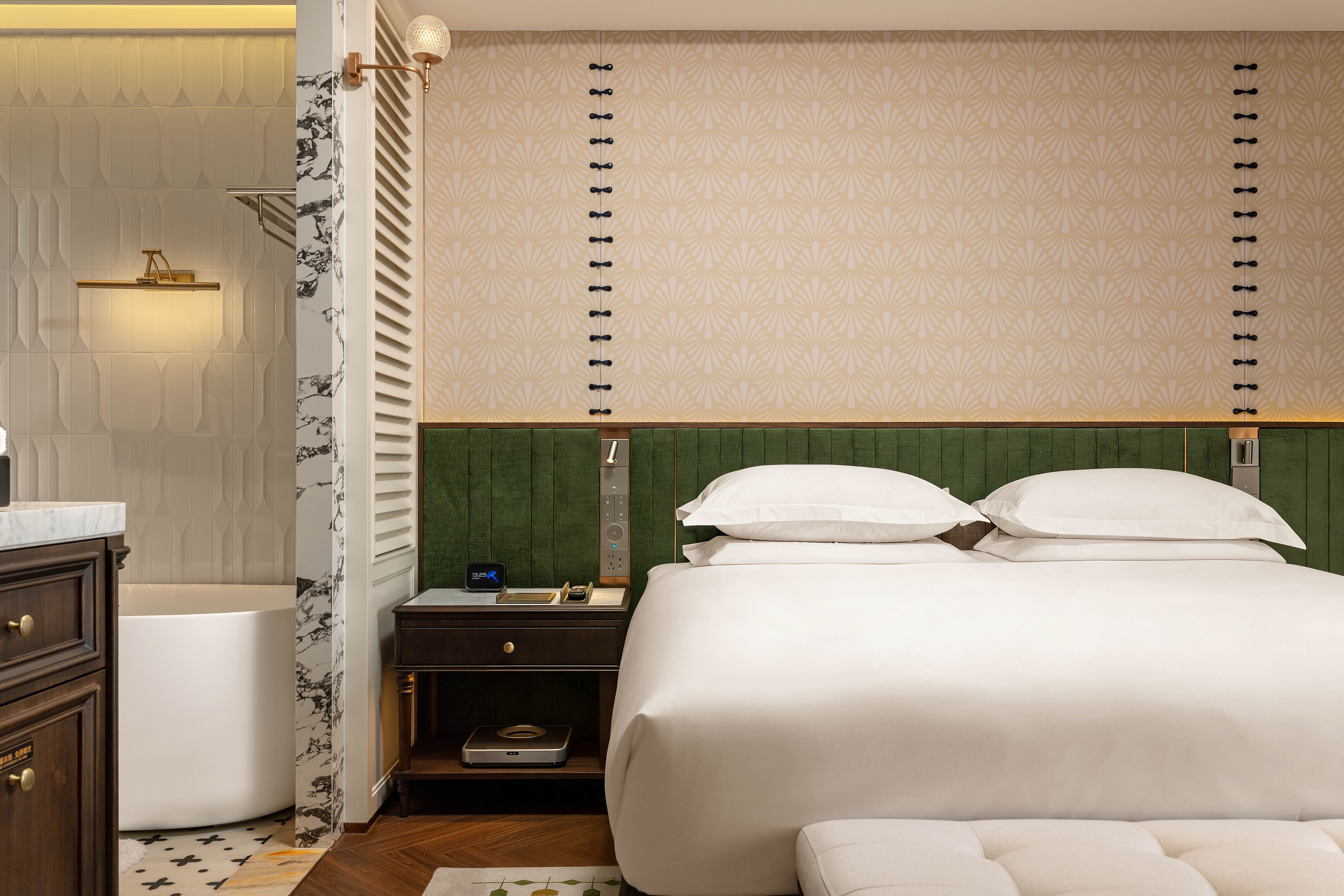 Century Clock Tower Shanghai Modern View Tub Double Bed Room