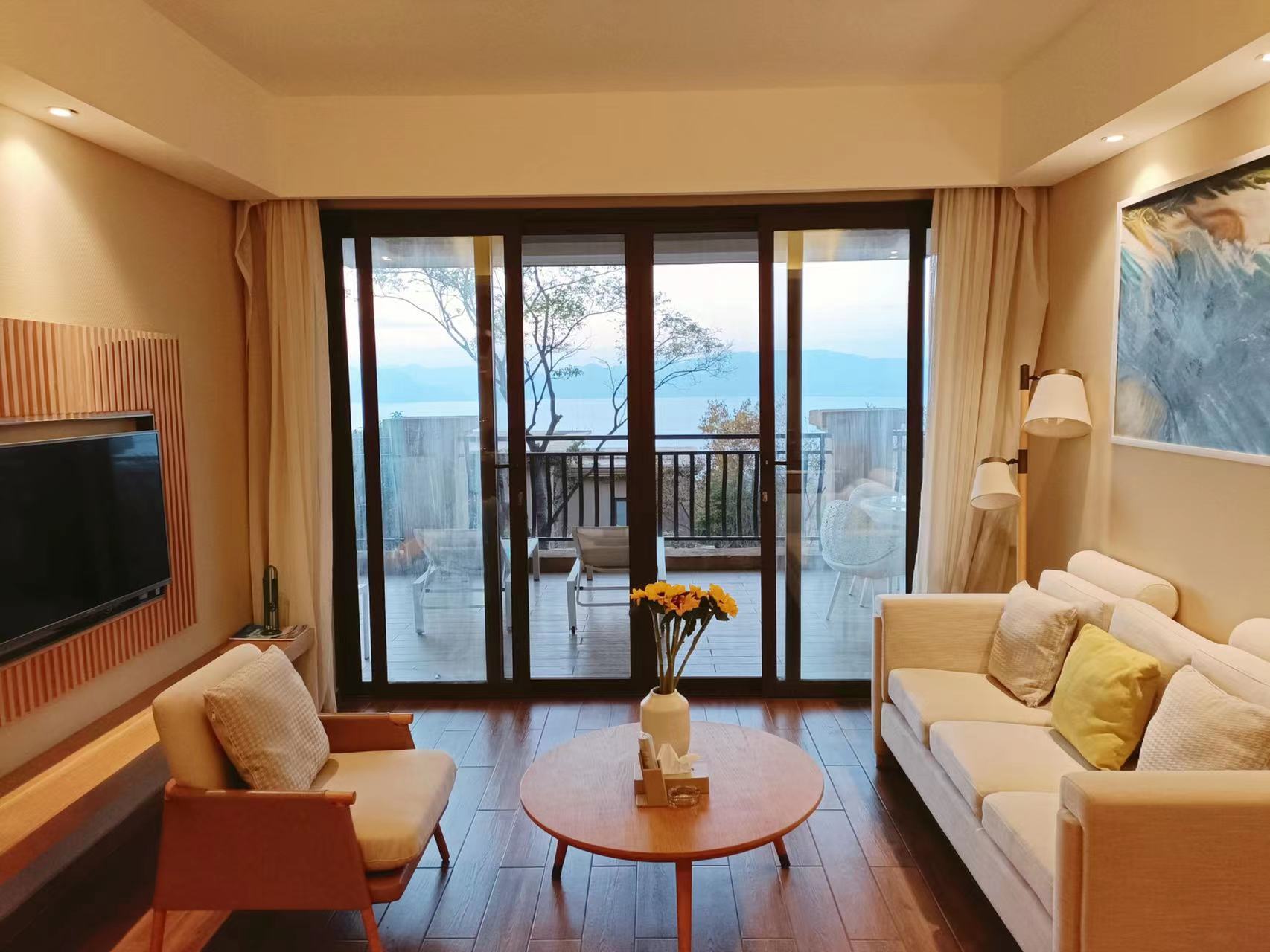 豪华湖景叠院二室二衞标间套房