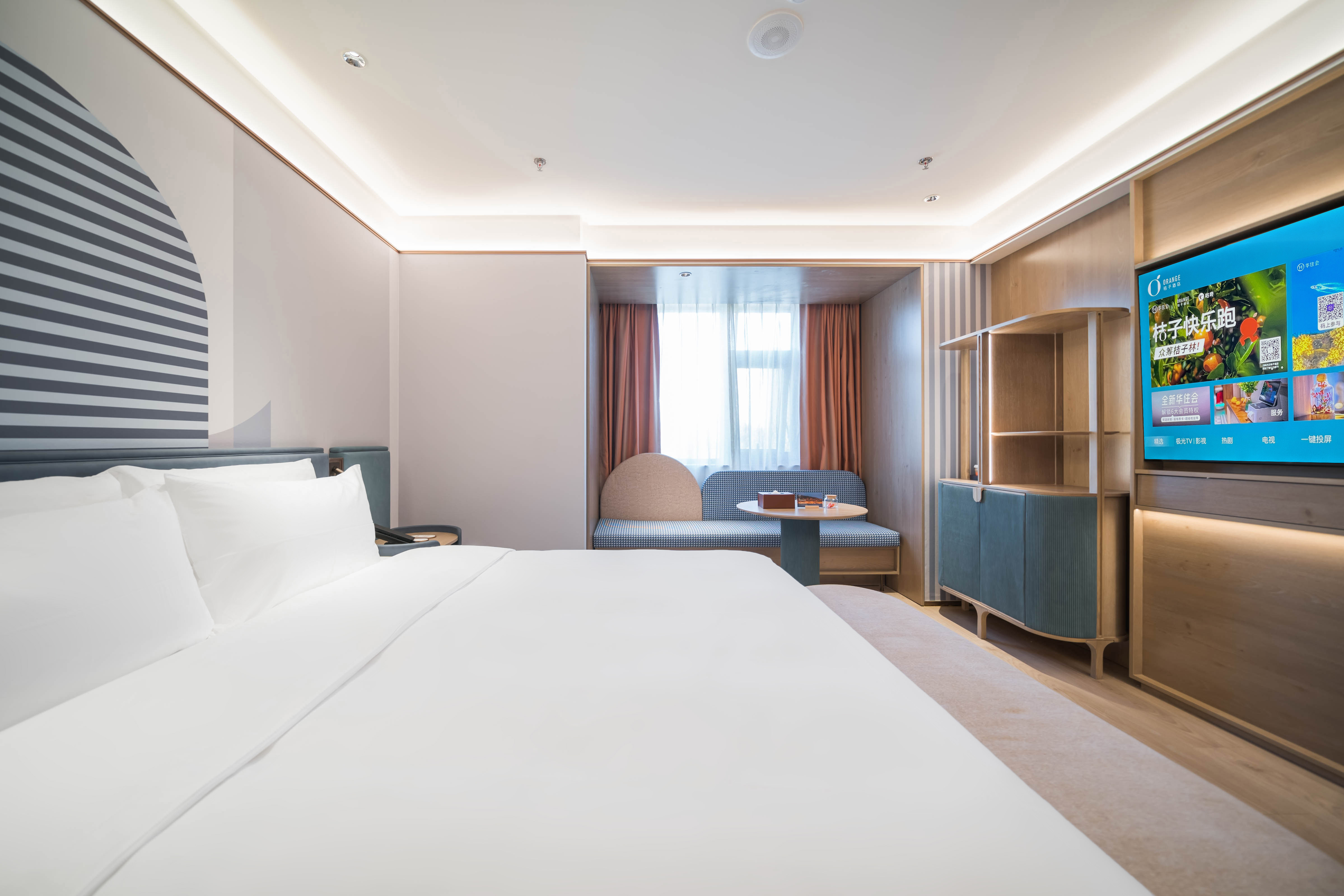 精选大床房（智能客控+65寸投屏电视+小冰箱）