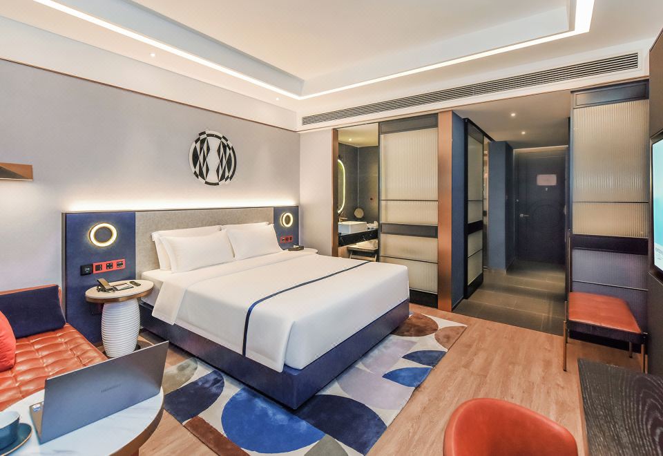 Deluxe Queen Room
