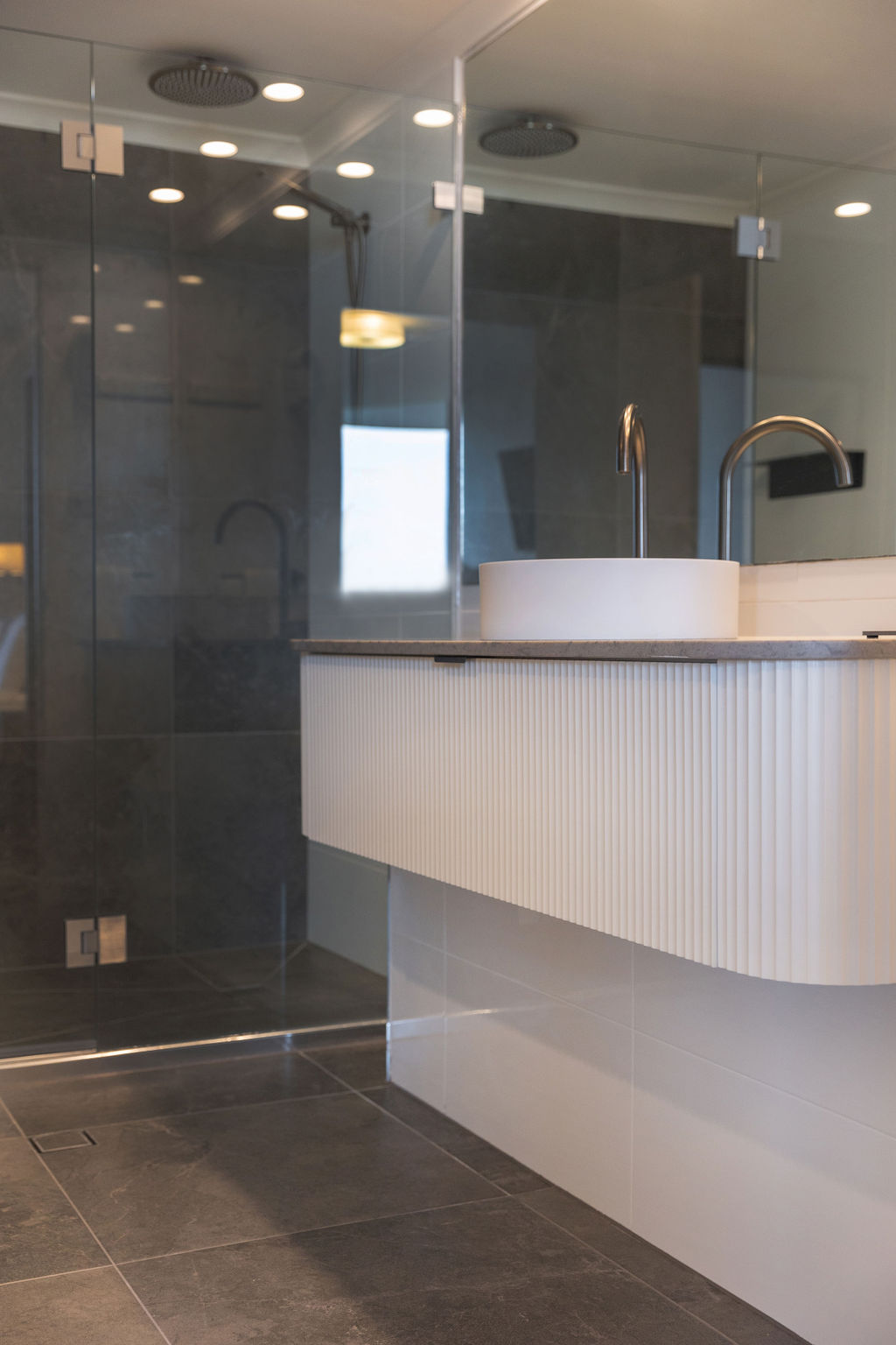 高級特大號床套房 - 高層 - 帶陽台