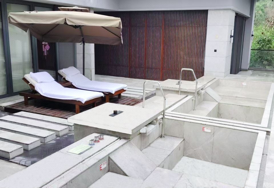 Hongzhushan Hotels & Resorts Chanyi ShanjuZen Mountain Grand Family Suite (In-Room Hot Spring)