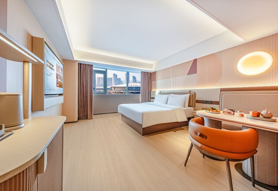 高级大床房【护脊床垫+65寸电视投屏+小冰箱】