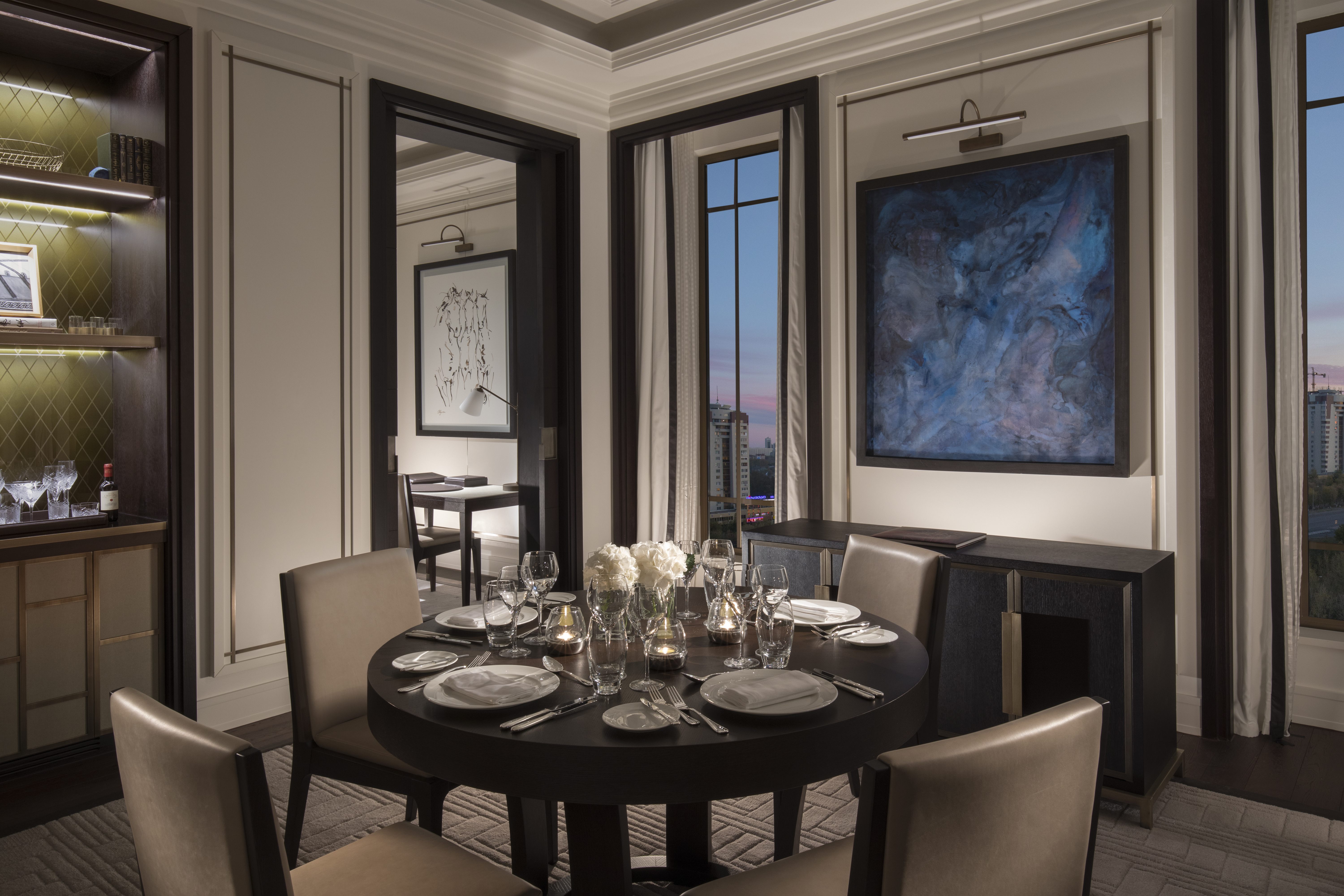 皇家套房， 1 卧室大型套房， 1 张特大床， 江河景观， 高楼层， 阳台， 壁炉