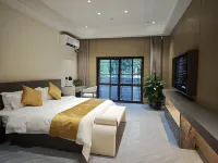 Hezhou Fuchuan Jiulongdong Wenquan Resort Hotel