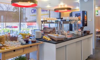 Holiday Inn Express New York City Chelsea, an IHG Hotel - Housity