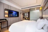 Qingmu Platinum Hotel (Fuyang Yaoban Suning Plaza)