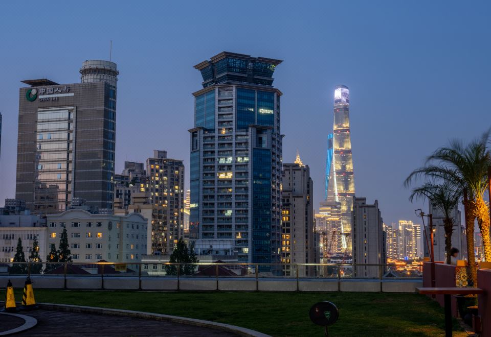 高区双卧室公寓套房