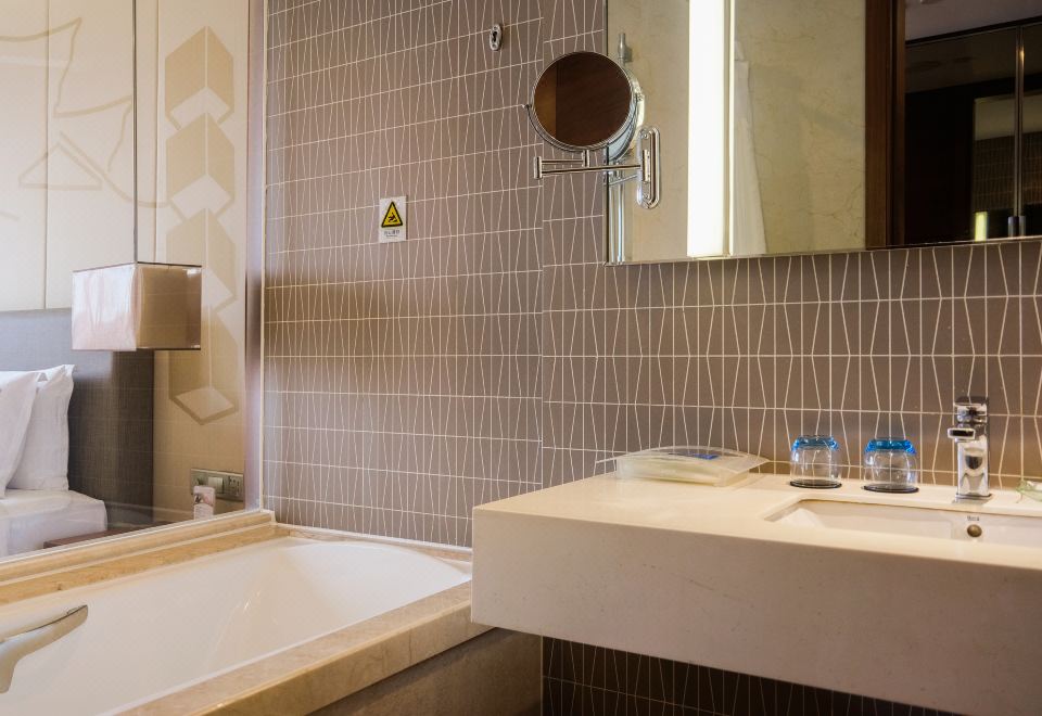 Holiday Inn Shanghai HongqiaoHoliday Inn Executive Room