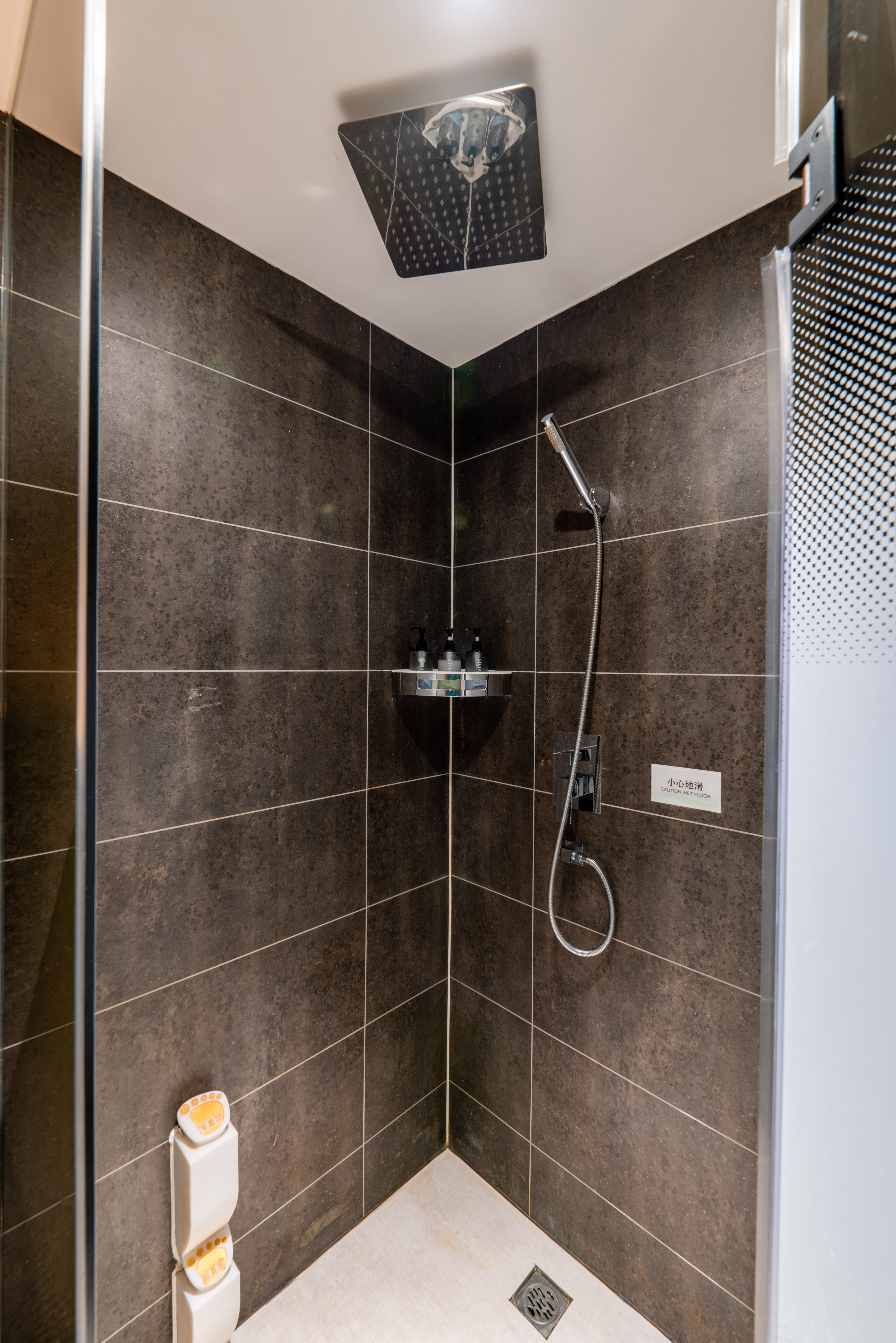 明星舒适大床房（明亮外窗+会客沙发区+柔软羽绒枕）