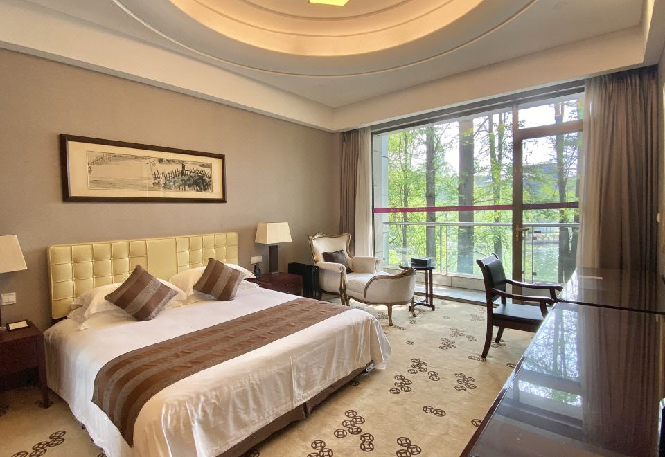 East Lake Hotel WuhanBaihua 2# Lake-View Suite