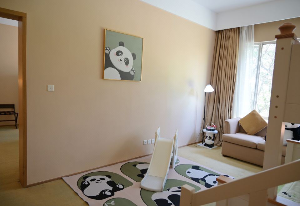 Jinling ResortLakeside Panda Theme Family Suite