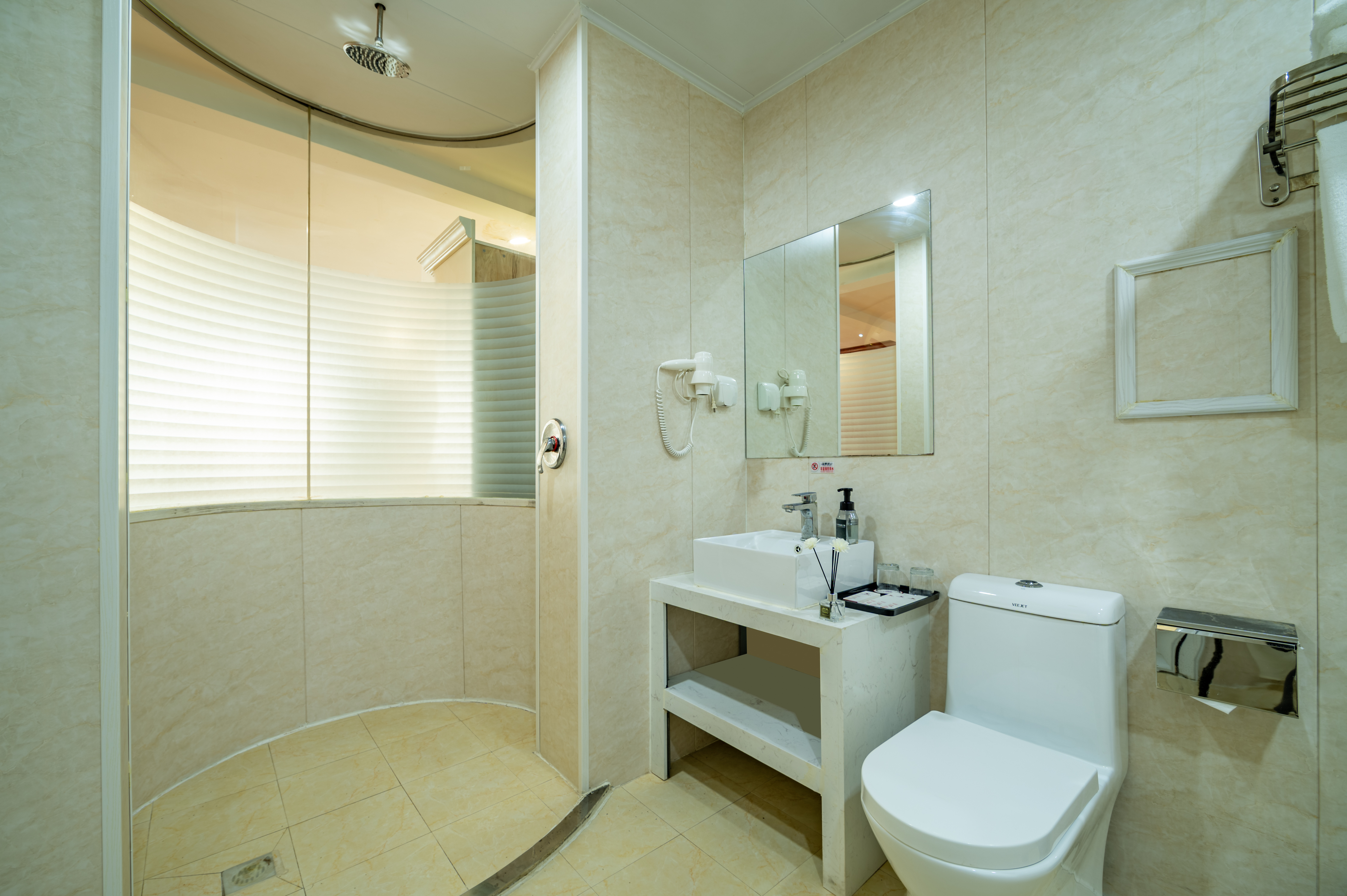 C.S. Sunshine Hotel阳光豪华尊享套房「亲肤泡浴」