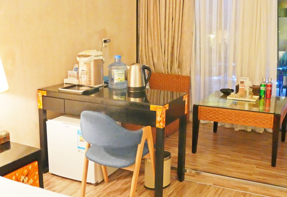 花园露台凉亭湖景房