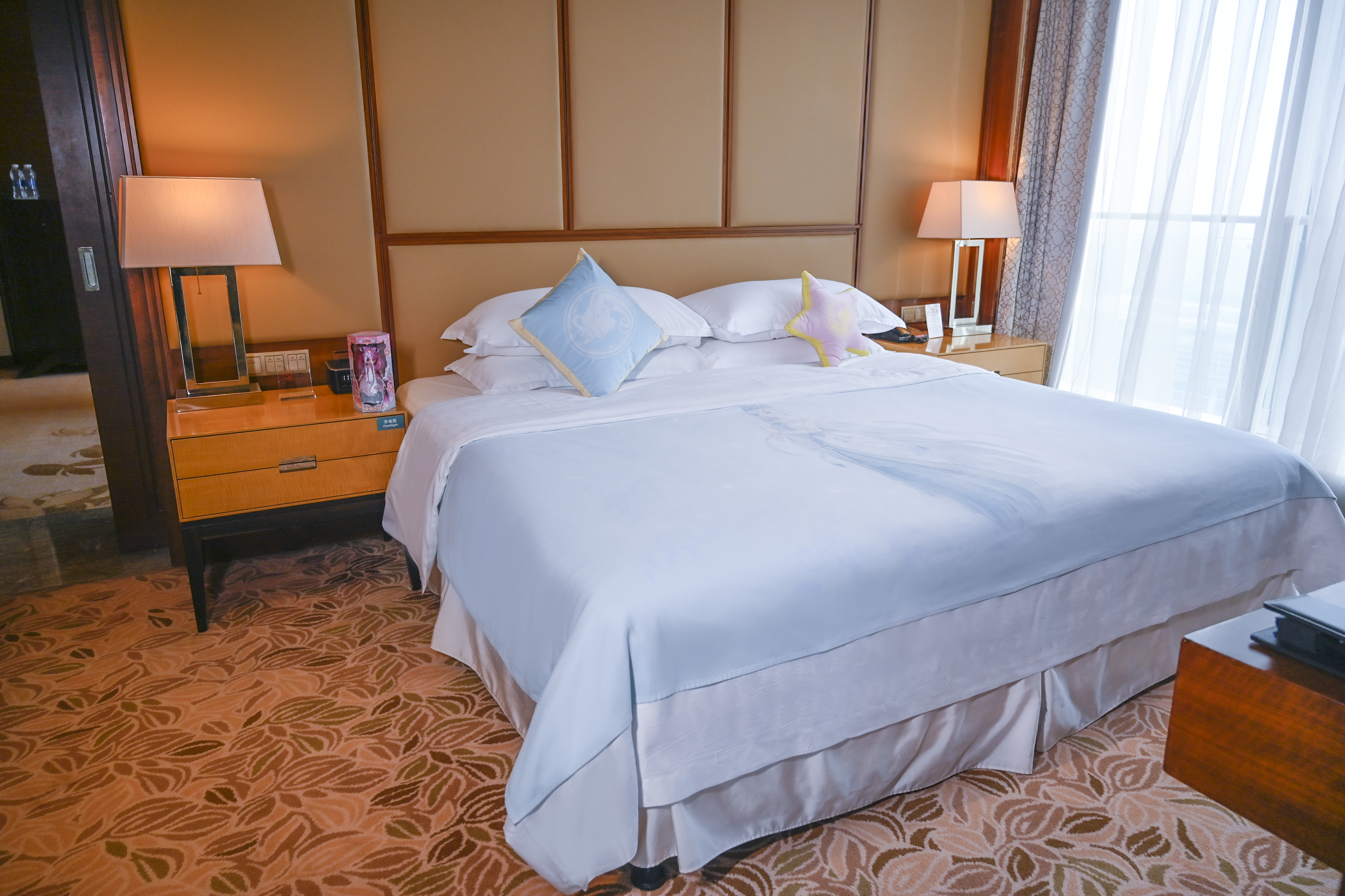 叶罗丽豪华大床主题房