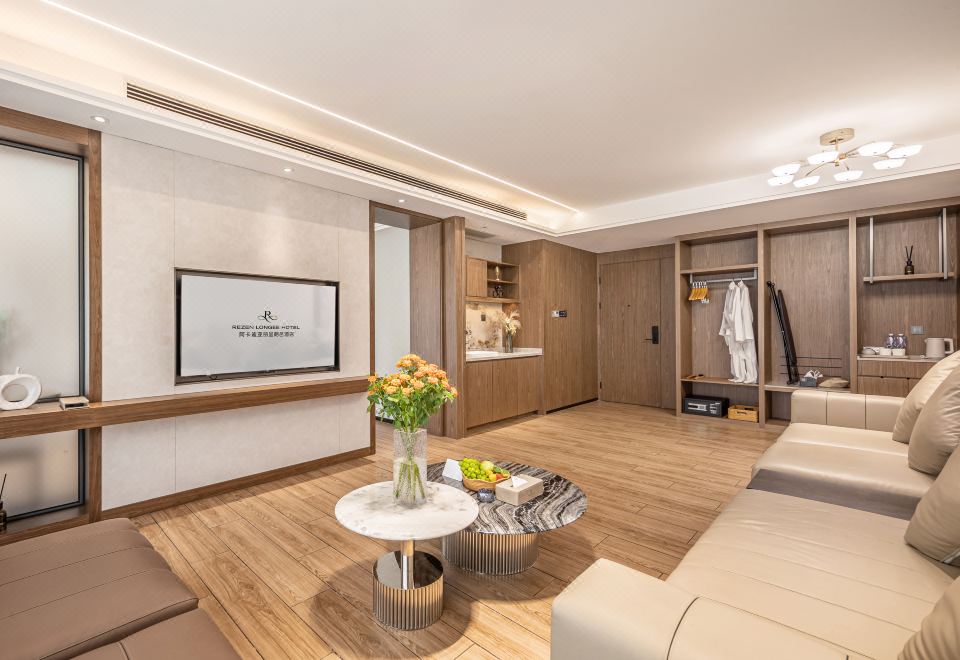Meng Balana Xi Double Bed Suite (1 Bedroom, 1 Living Room + Tub + Spacious Living Room)