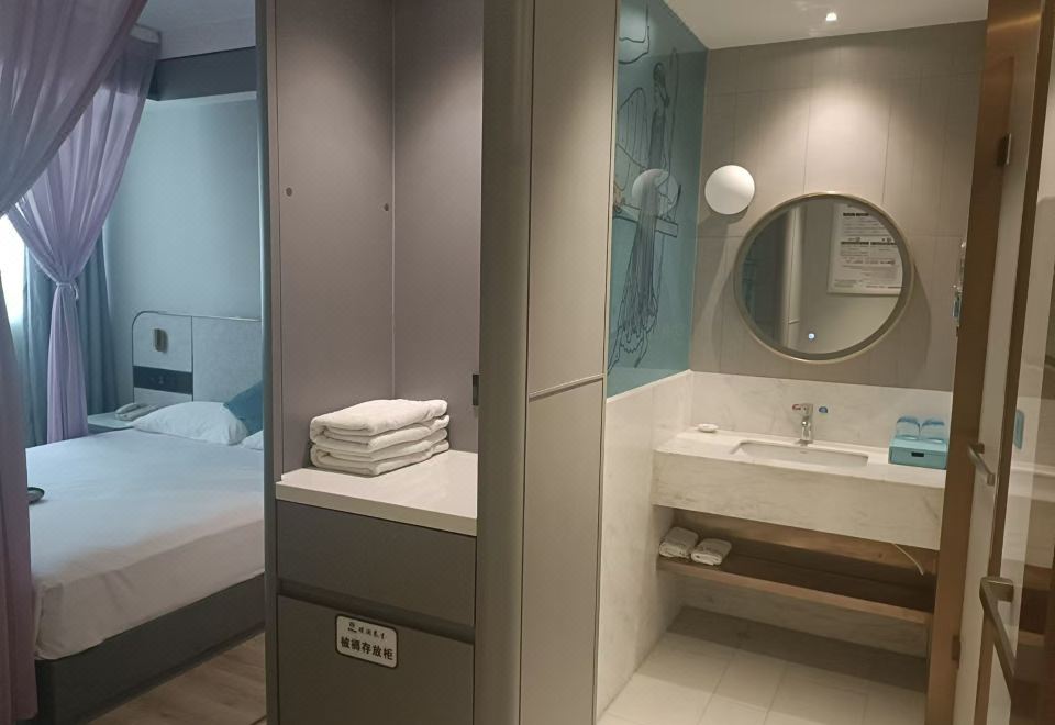 Deluxe Room (Double Bed)