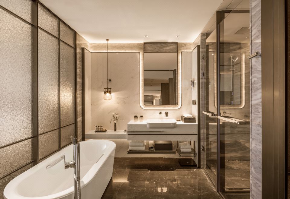 Qingdao Haitian HotelGuestroom - Partial Sea-View (King Bed)