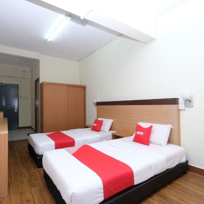 Bilik Kembar Standard Kupon OYO 1105 Hotel 75