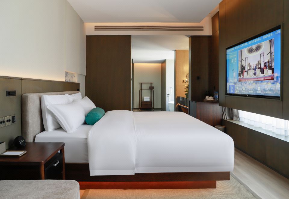 初山高級大床房（全屋客控|德國高儀衞浴|深泡浴缸）