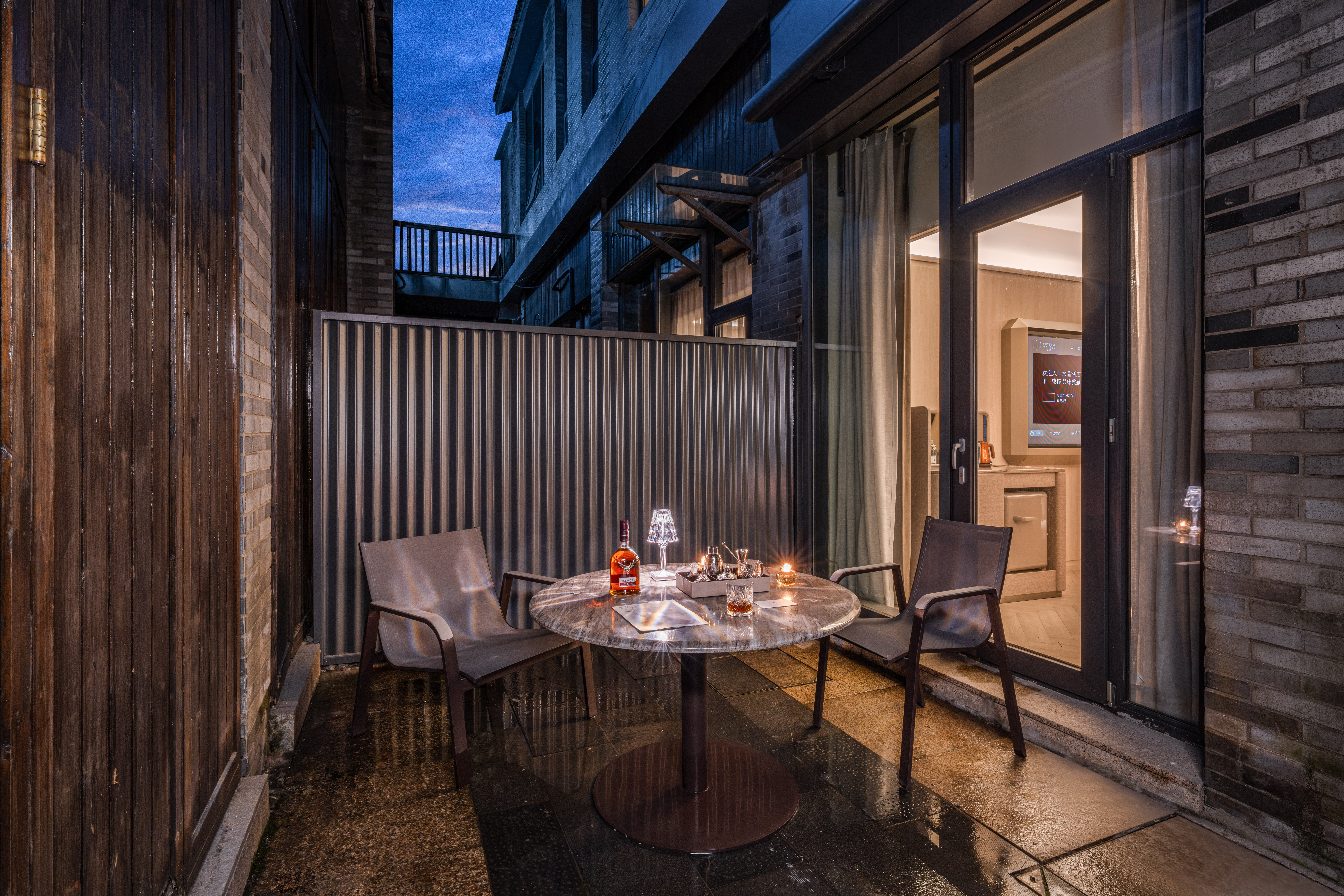 庭院精选大床房（丝涟床垫+徕芬吹风机+Mini吧+音箱）